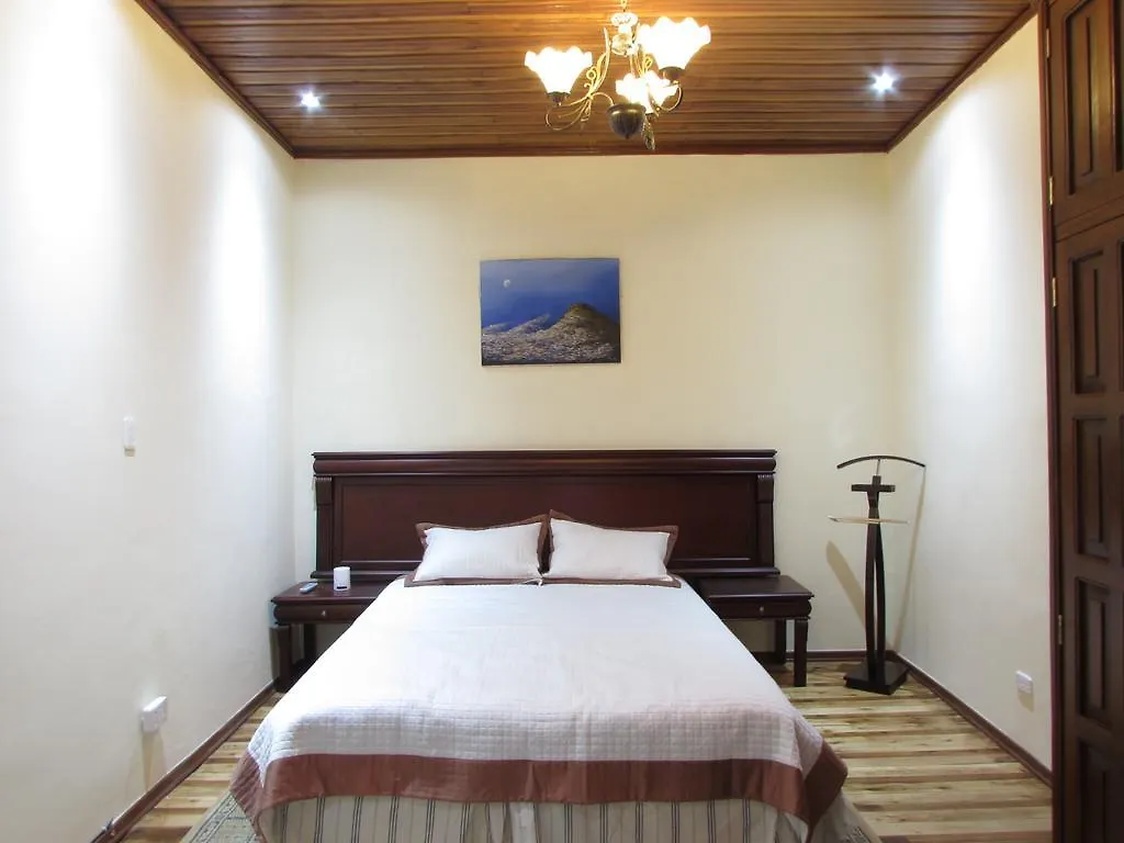 San Blas House & Suites Quito 0*,